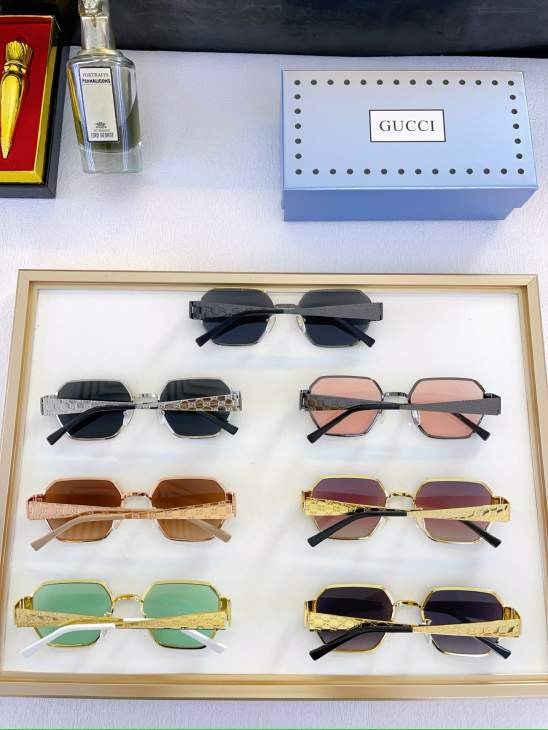 Picture of Gucci Sunglasses _SKUfw80049335fw
